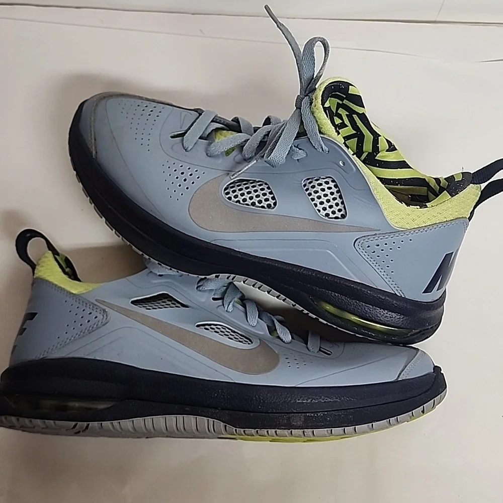 Nike max dominate